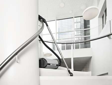 Image de ASPIRATEUR POUSSIERE NILFISK UZ964 700W 2.9 KG DORSAL